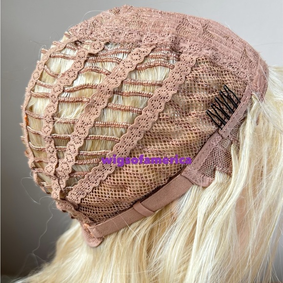 Blonde wig with bangs 24 inches long wavy - Picture 6 of 6